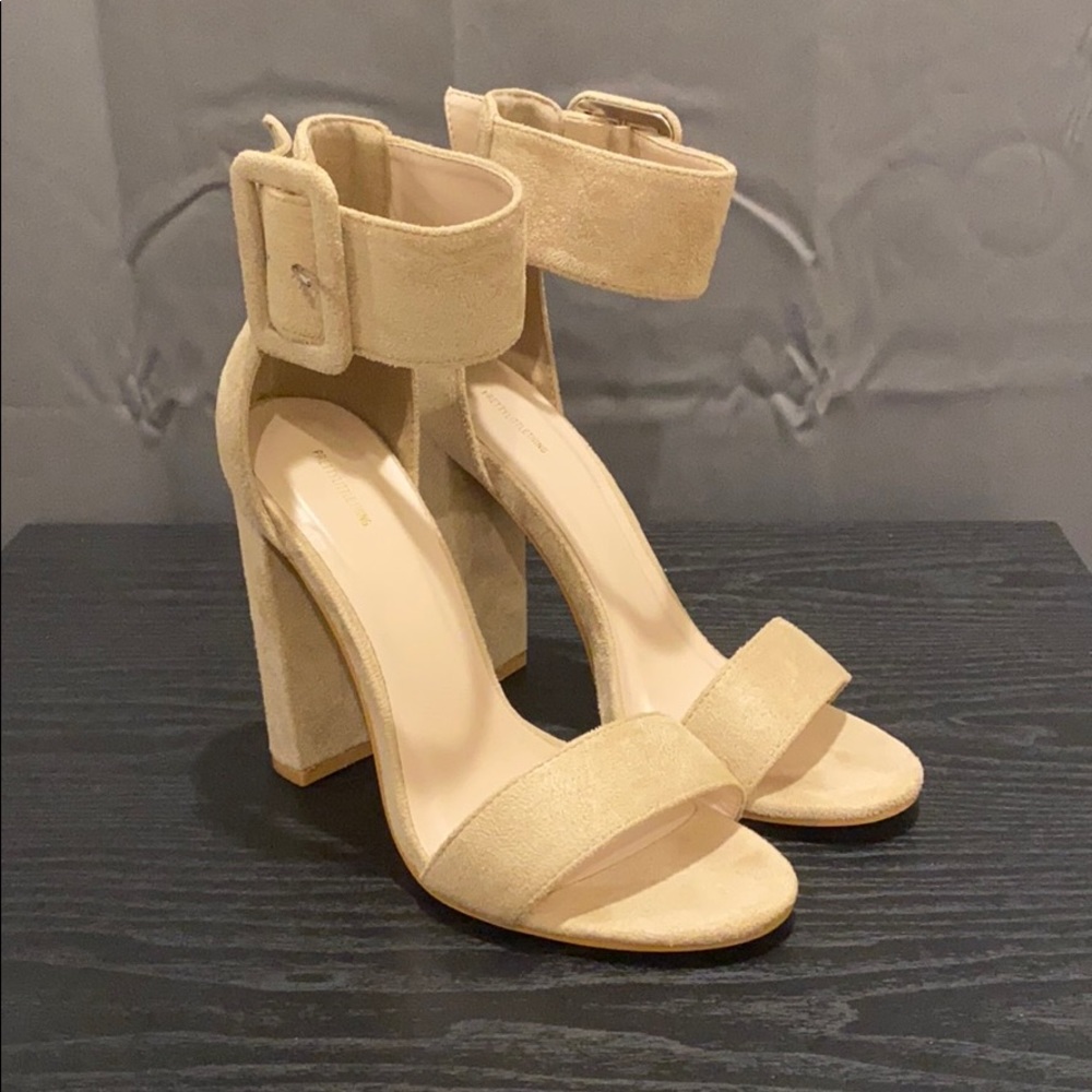 PrettyLittleThing 4.5in nude block heels size 6.